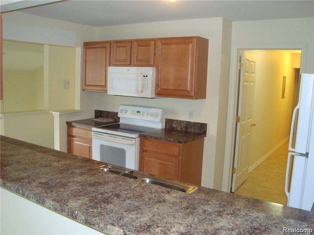 16706 DOVER Drive, 71, Northville, MI 48168 — Photo 9