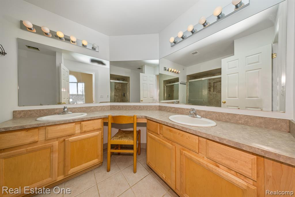 10202 JASMINE Drive, 52, Walled Lake, MI 48390 — Photo 13