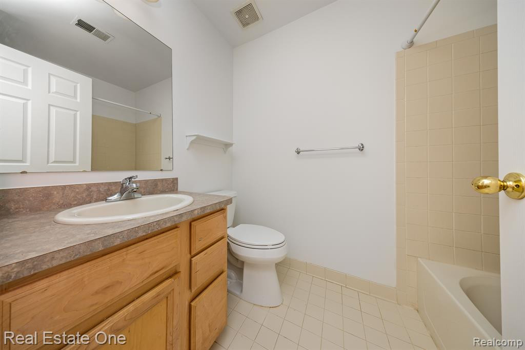 10202 JASMINE Drive, 52, Walled Lake, MI 48390 — Photo 19