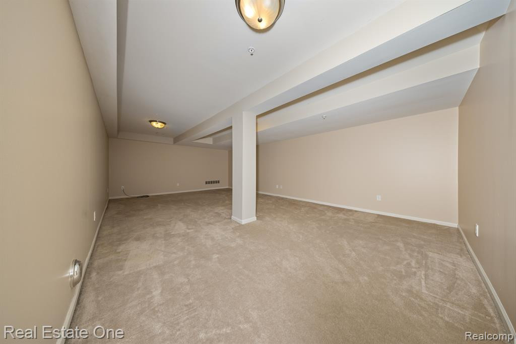 10202 JASMINE Drive, 52, Walled Lake, MI 48390 — Photo 22