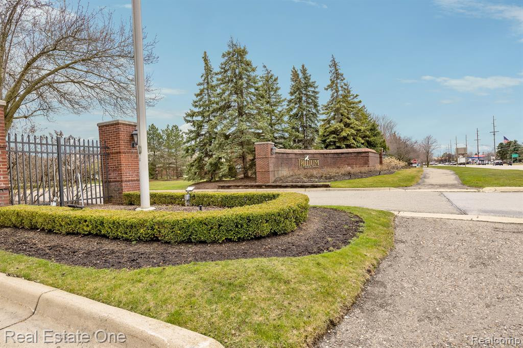 10202 JASMINE Drive, 52, Walled Lake, MI 48390 — Photo 2