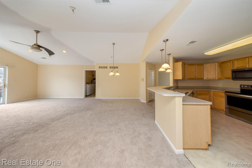 10202 JASMINE Drive, 52, Walled Lake, MI 48390 — Photo 7