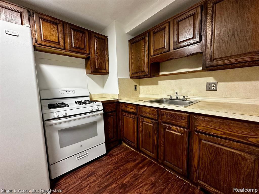 7818 GREENVIEW AVE, Detroit, MI 48228 — Photo 6
