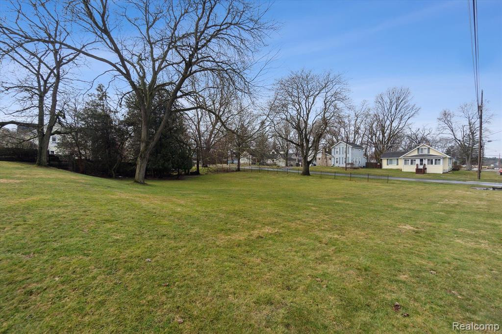 VL 3rd Street, Fenton, MI 48430 — front exterior