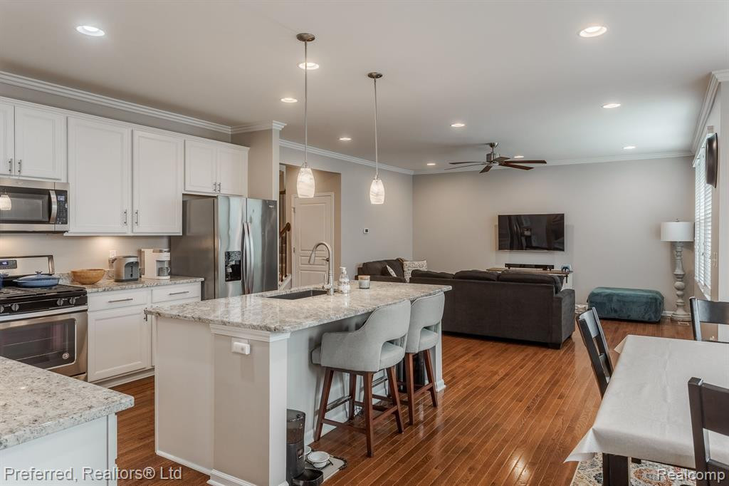 50537 EISENHOWER Drive, Canton, MI 48188 — Photo 14