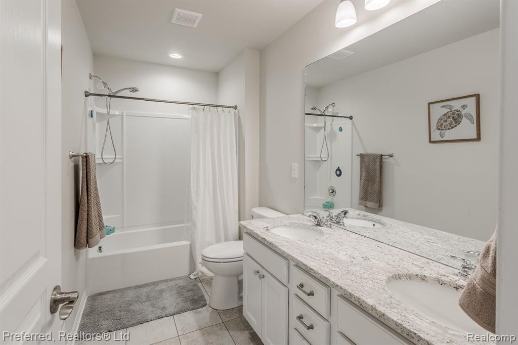 50537 EISENHOWER Drive, Canton, MI 48188 — Photo 32
