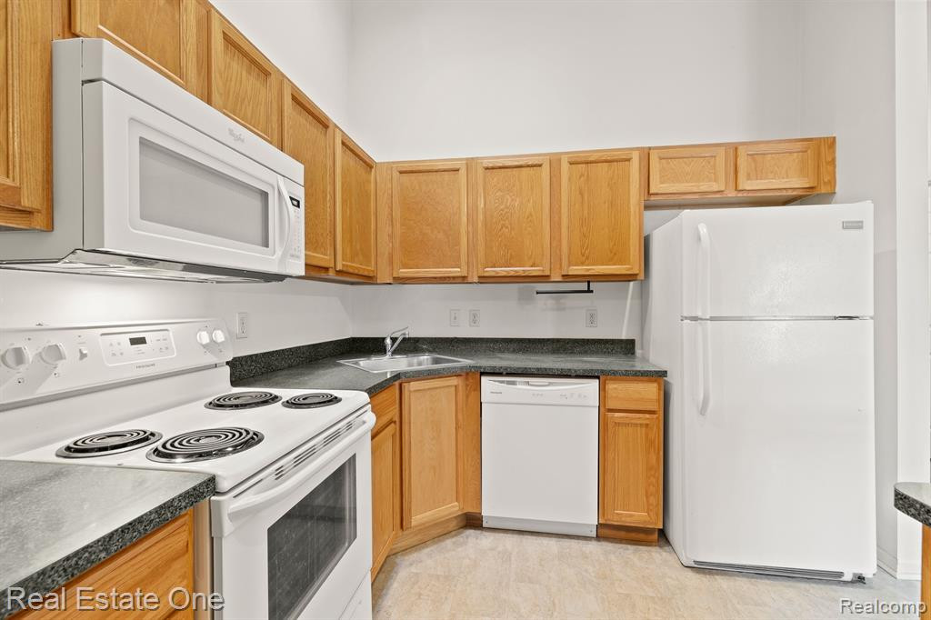 23464 STOFLET Lane, Trenton, MI 48183 — Photo 9