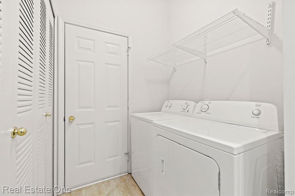 23464 STOFLET Lane, Trenton, MI 48183 — Photo 16