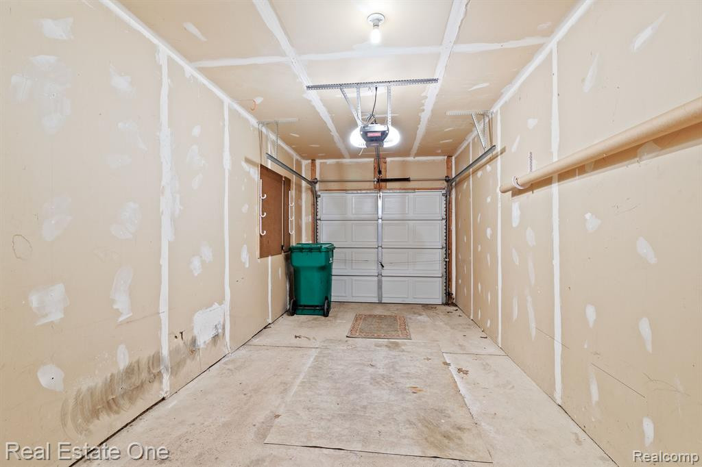 23464 STOFLET Lane, Trenton, MI 48183 — Photo 17