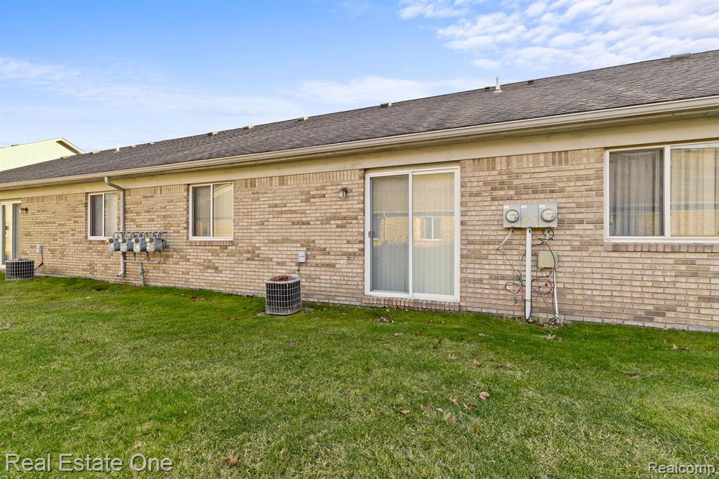 23464 STOFLET Lane, Trenton, MI 48183 — Photo 18