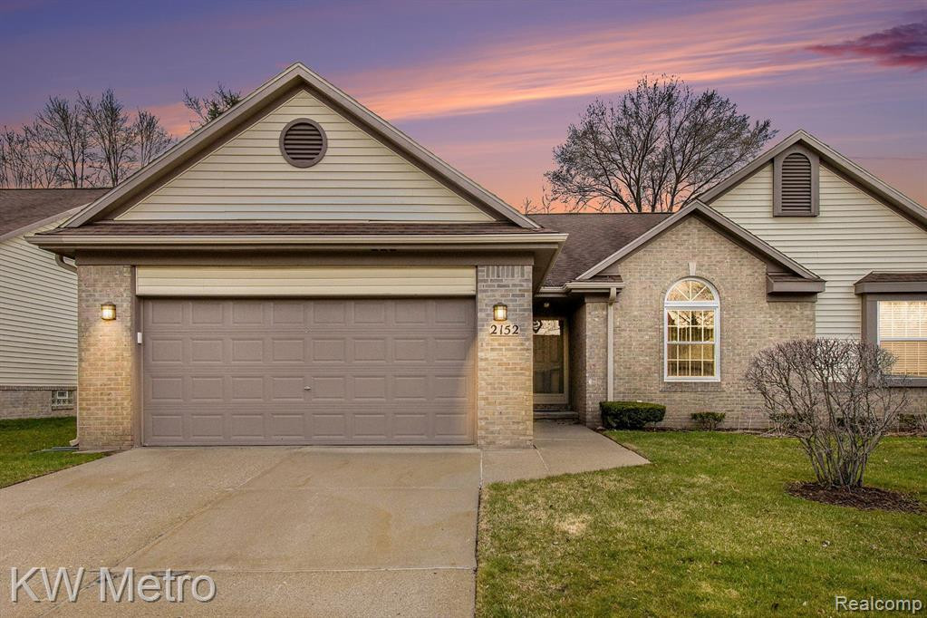 2152 PLEASANT Drive, Commerce Twp, MI 48390 — Photo 3