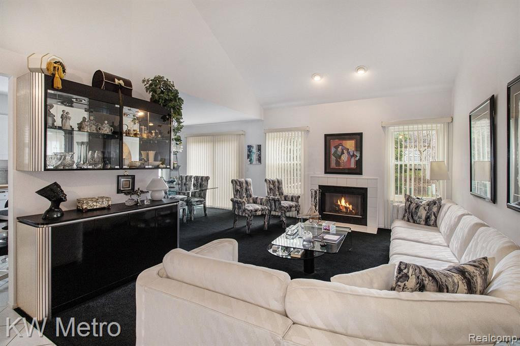 2152 PLEASANT Drive, Commerce Twp, MI 48390 — Photo 4