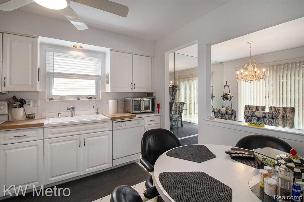 2152 PLEASANT Drive, Commerce Twp, MI 48390 — Photo 8
