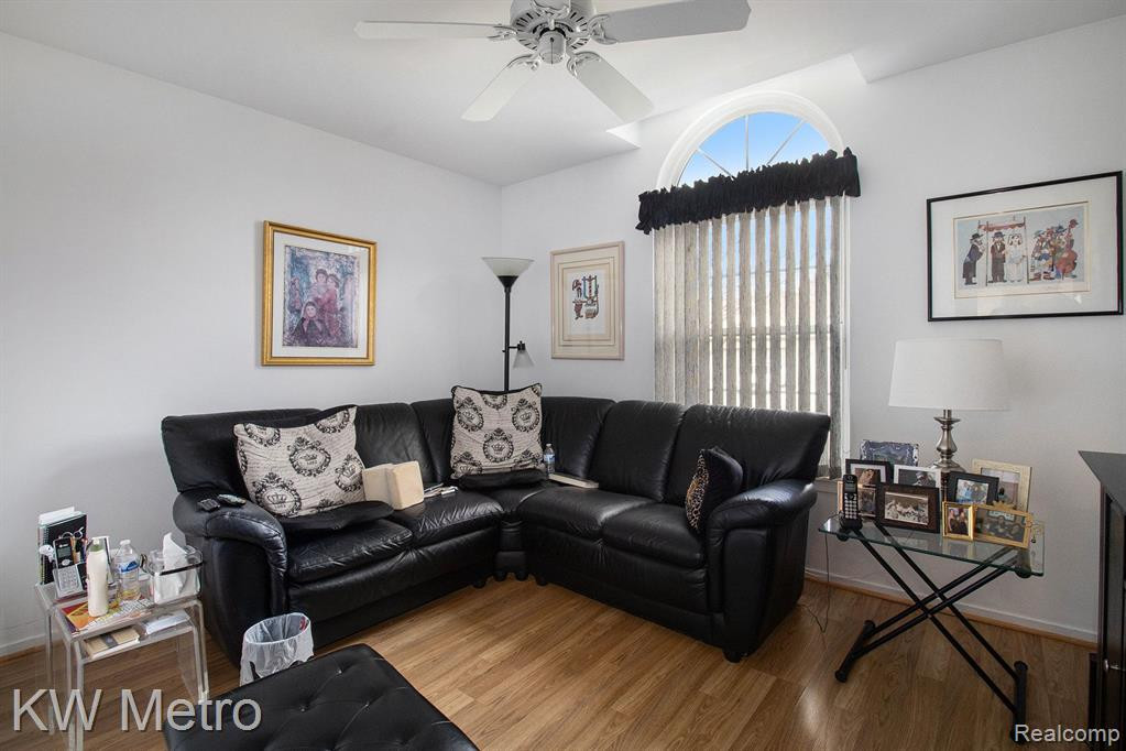 2152 PLEASANT Drive, Commerce Twp, MI 48390 — Photo 13