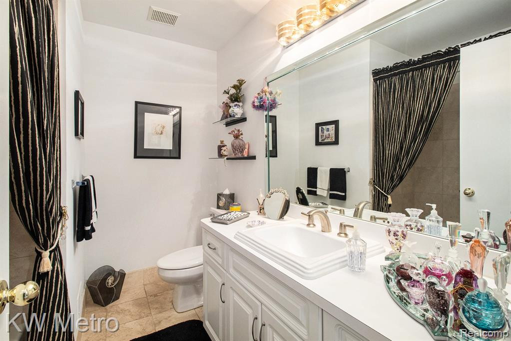 2152 PLEASANT Drive, Commerce Twp, MI 48390 — Photo 14