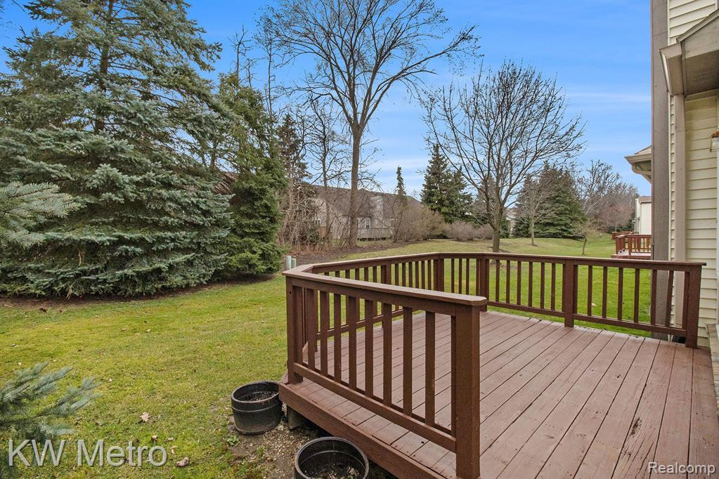 2152 PLEASANT Drive, Commerce Twp, MI 48390 — Photo 18