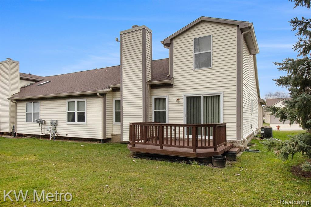 2152 PLEASANT Drive, Commerce Twp, MI 48390 — Photo 19