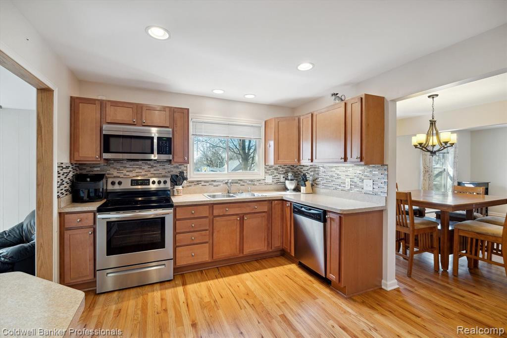 8253 MILLER Road, Swartz Creek, MI 48473 — Photo 14