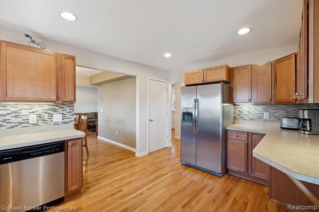 8253 MILLER Road, Swartz Creek, MI 48473 — Photo 17
