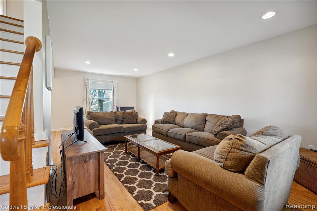 8253 MILLER Road, Swartz Creek, MI 48473 — Photo 10