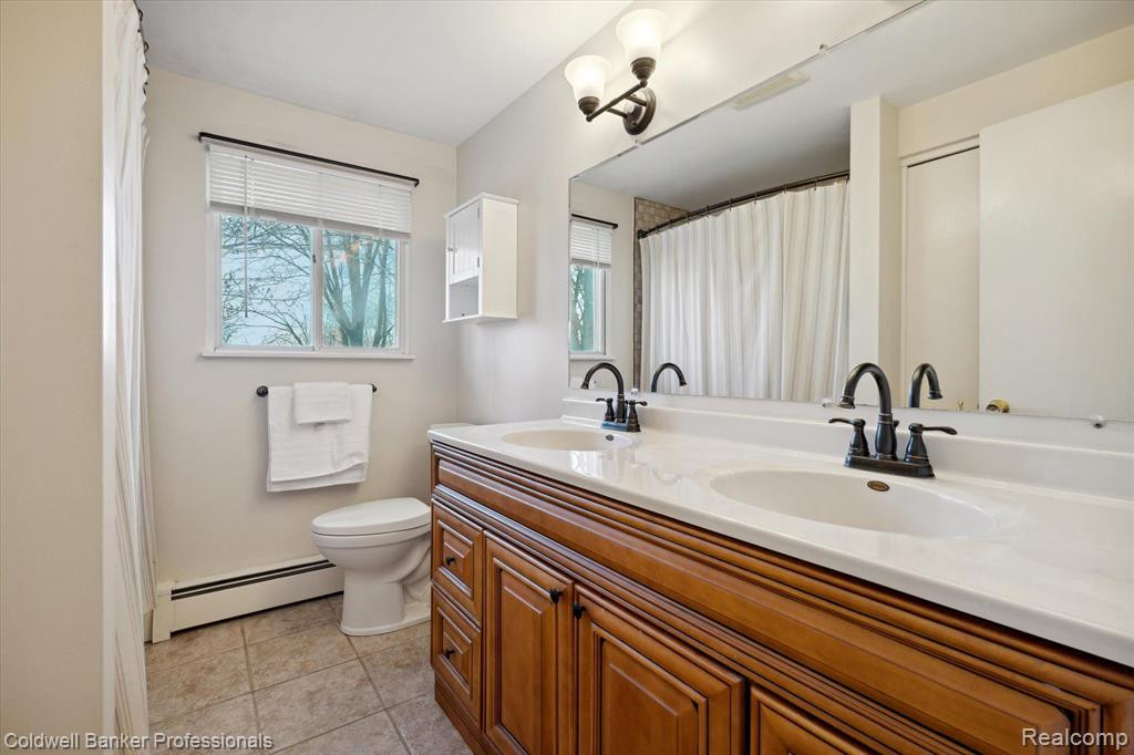 8253 MILLER Road, Swartz Creek, MI 48473 — Photo 23