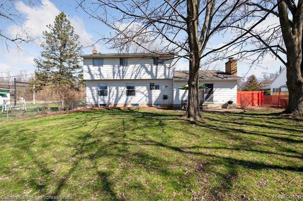 8253 MILLER Road, Swartz Creek, MI 48473 — Photo 38
