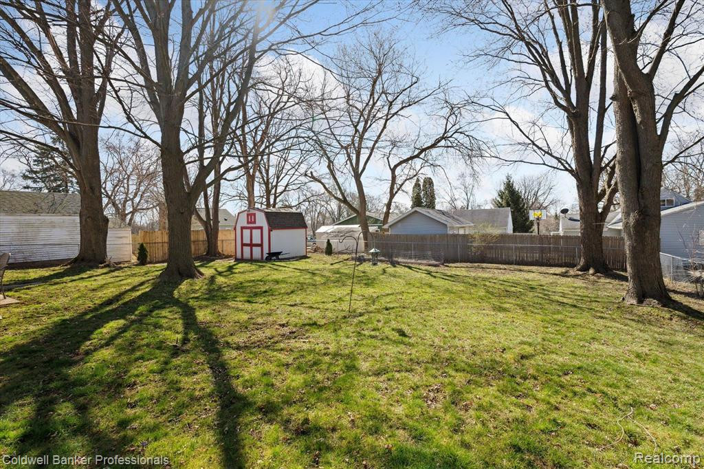 8253 MILLER Road, Swartz Creek, MI 48473 — Photo 41