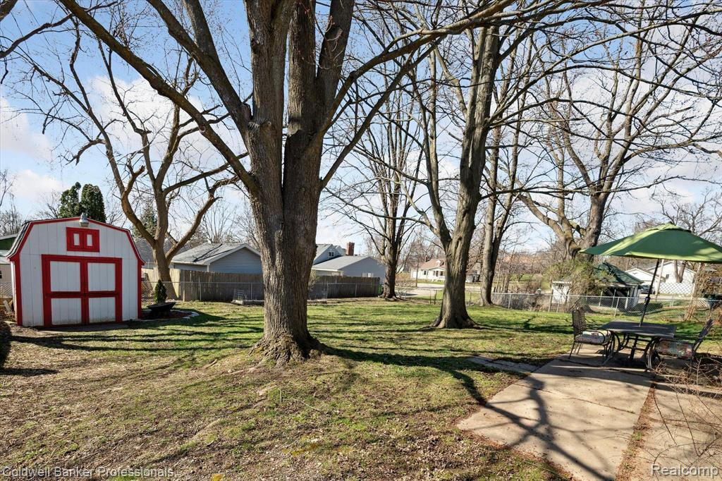 8253 MILLER Road, Swartz Creek, MI 48473 — Photo 42