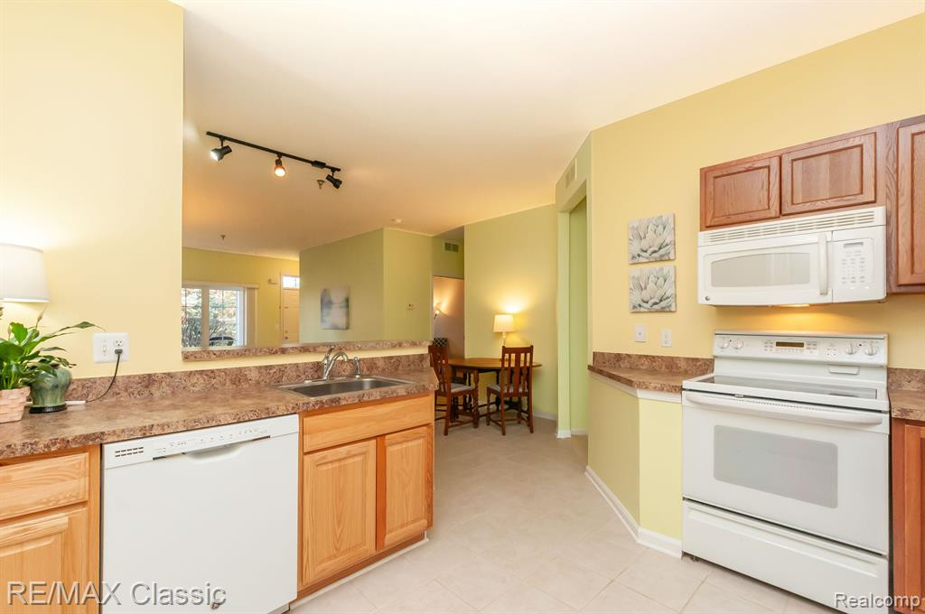 3103 GOLDENEYE Lane, Walled Lake, MI 48390 — Photo 11