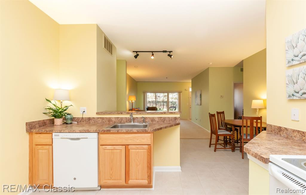3103 GOLDENEYE Lane, Walled Lake, MI 48390 — Photo 12