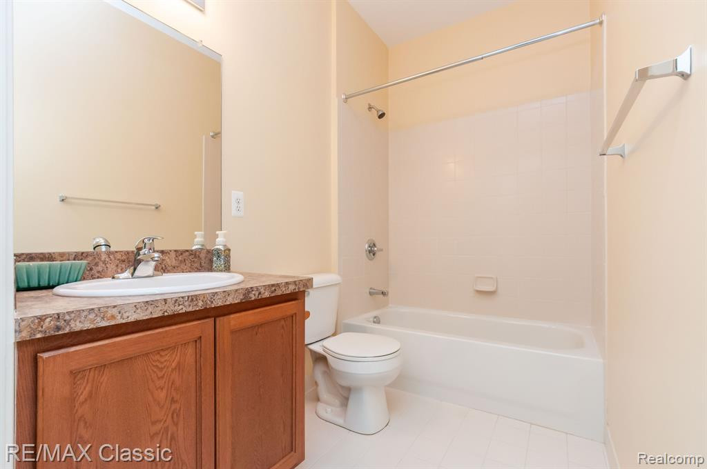 3103 GOLDENEYE Lane, Walled Lake, MI 48390 — Photo 23