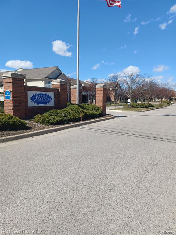 9210 FARMINGDALE Lane, Walled Lake, MI 48390 — Photo 2