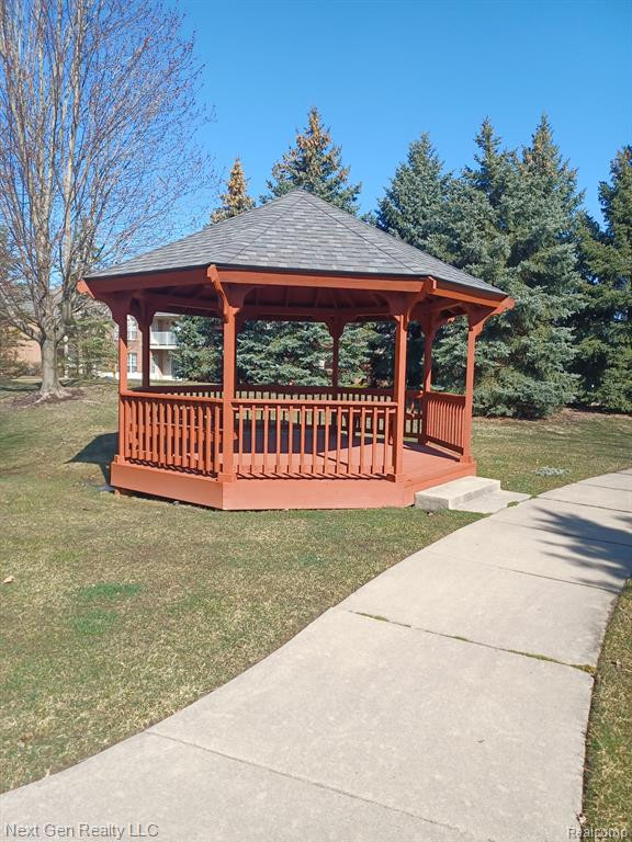 9210 FARMINGDALE Lane, Walled Lake, MI 48390 — Photo 4