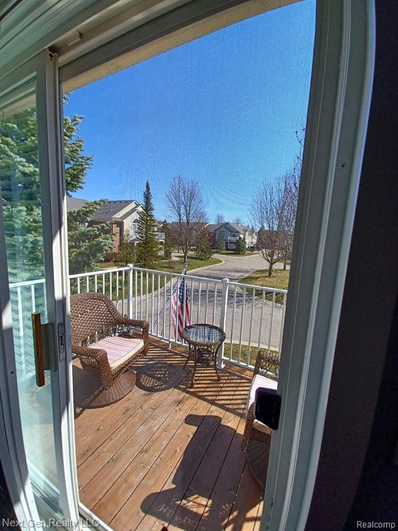 9210 FARMINGDALE Lane, Walled Lake, MI 48390 — Photo 5
