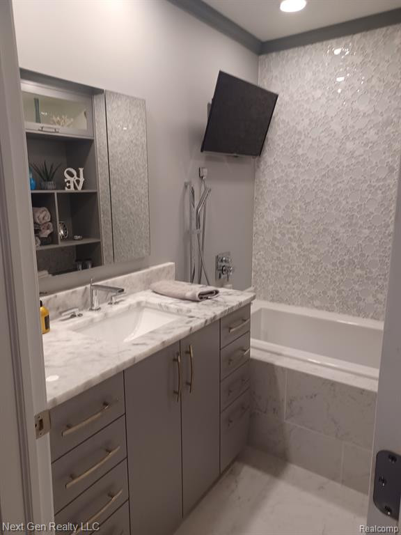 9210 FARMINGDALE Lane, Walled Lake, MI 48390 — Photo 20