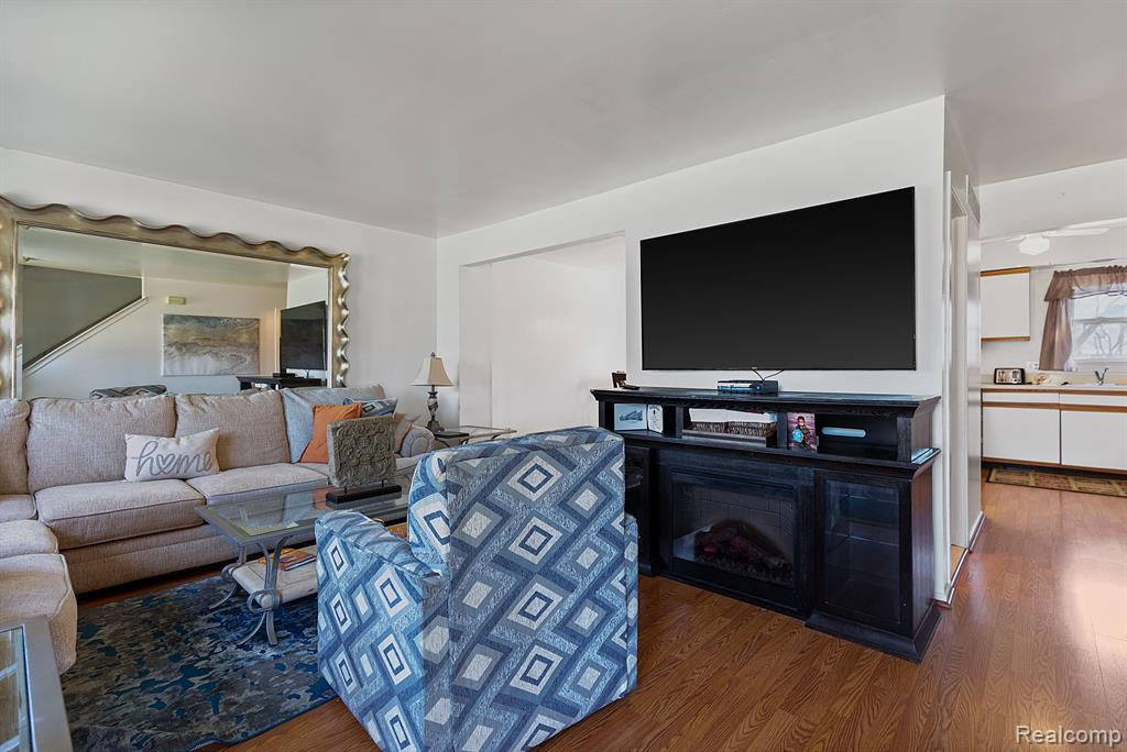 24244 BASHIAN Drive, Novi, MI — Photo 9