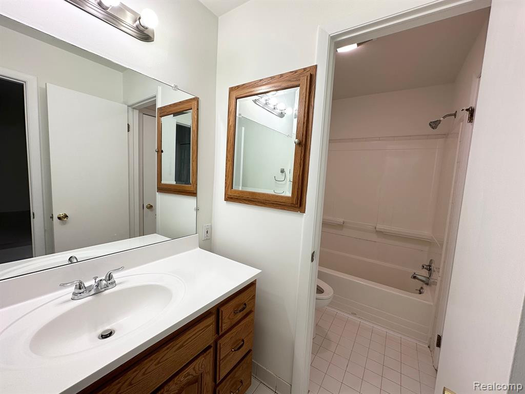 24619 BASHIAN Drive, Novi, MI — Photo 29