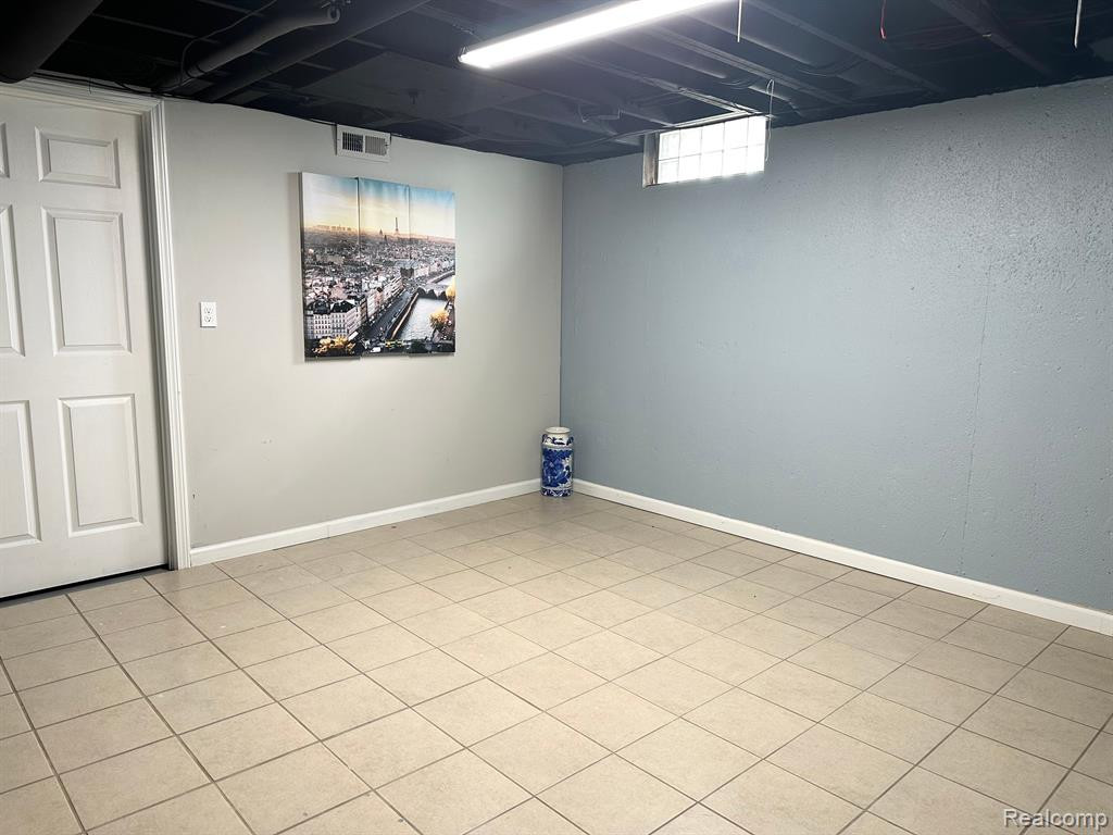 24619 BASHIAN Drive, Novi, MI — Photo 32