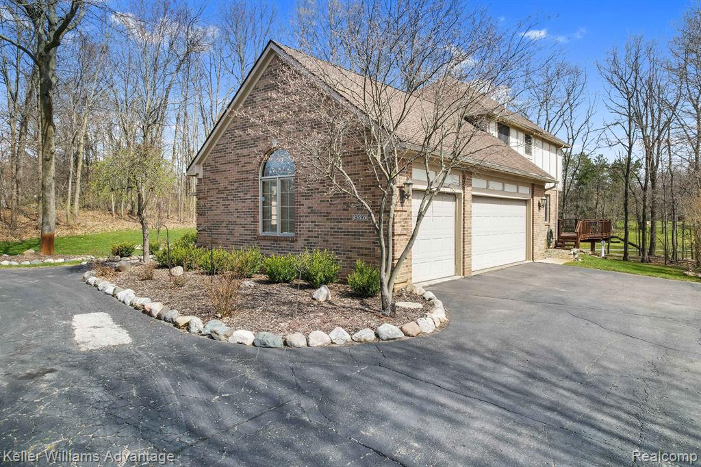 8597 PEBBLE CREEK Drive, Pinckney, MI 48169 — Photo 4