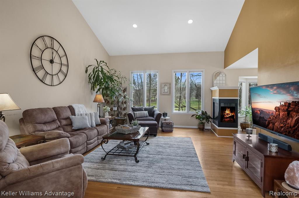 8597 PEBBLE CREEK Drive, Pinckney, MI 48169 — Photo 9