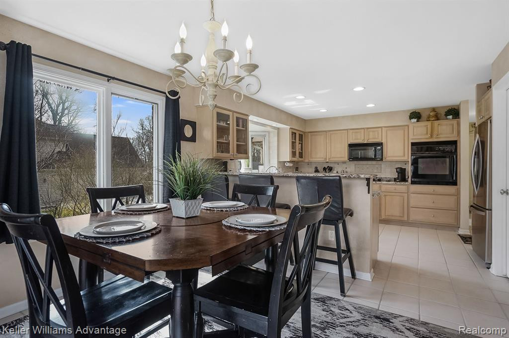 8597 PEBBLE CREEK Drive, Pinckney, MI 48169 — Photo 12