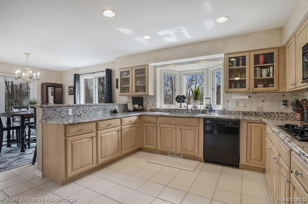 8597 PEBBLE CREEK Drive, Pinckney, MI 48169 — Photo 13
