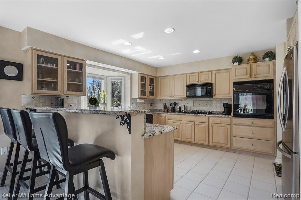 8597 PEBBLE CREEK Drive, Pinckney, MI 48169 — Photo 14
