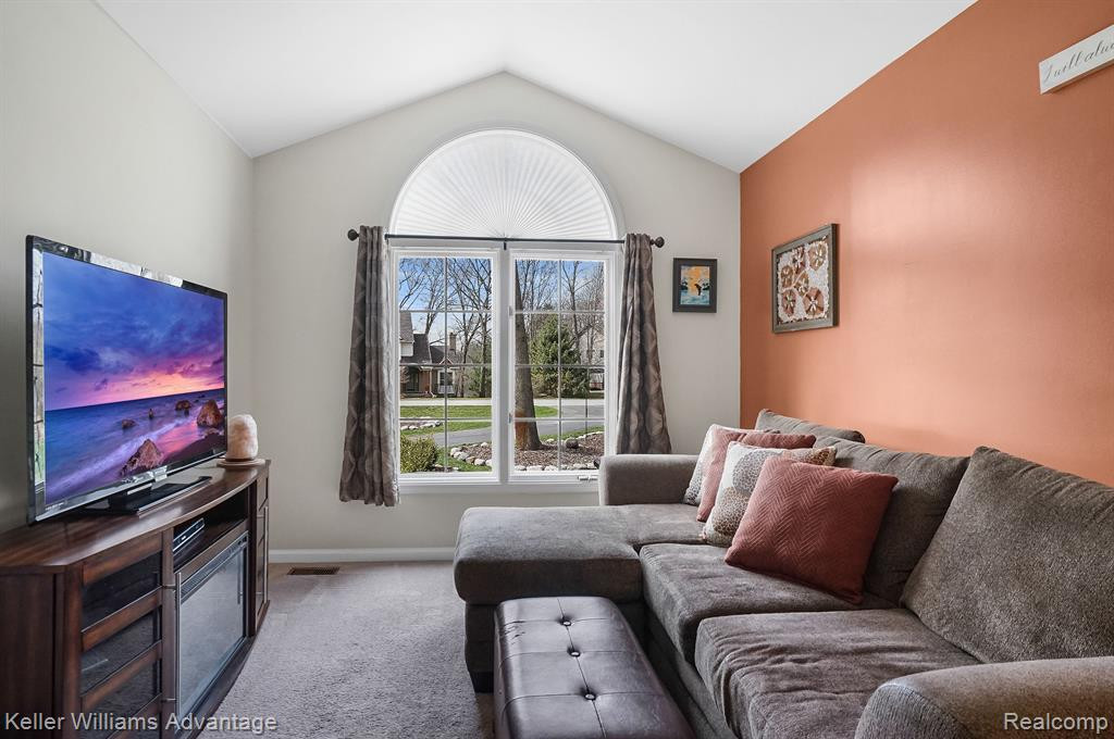 8597 PEBBLE CREEK Drive, Pinckney, MI 48169 — Photo 16