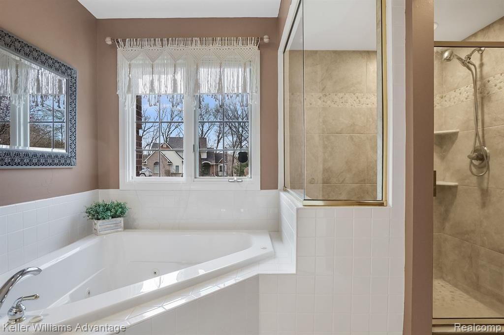 8597 PEBBLE CREEK Drive, Pinckney, MI 48169 — Photo 20