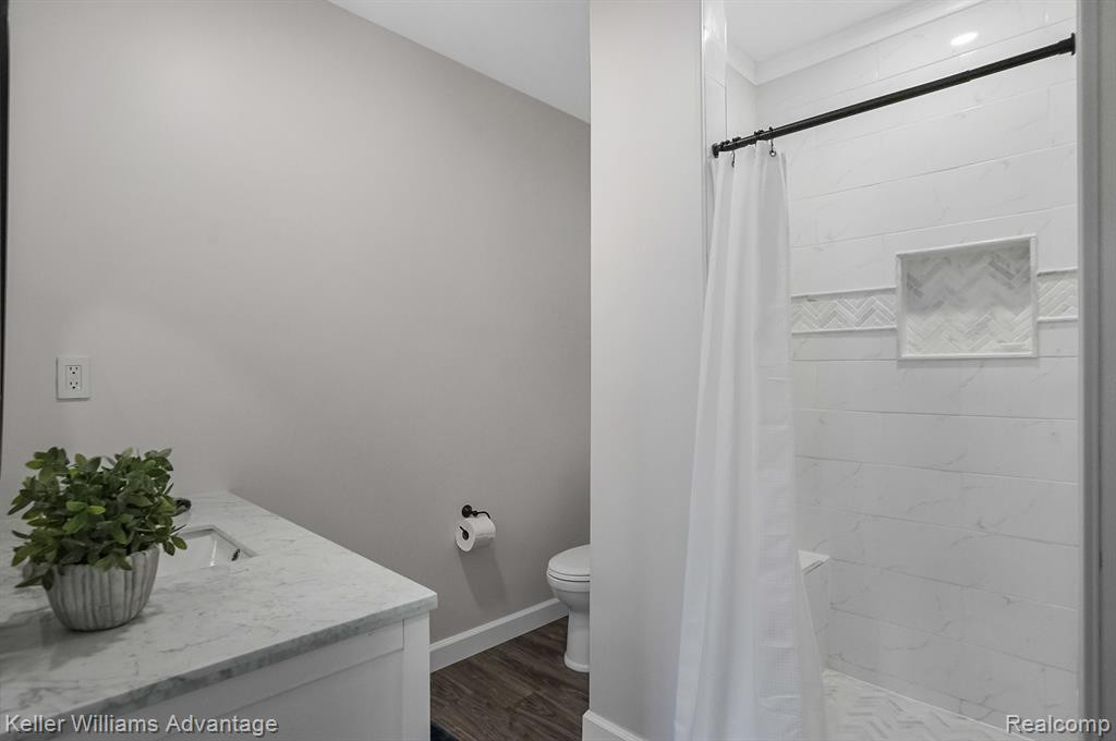 8597 PEBBLE CREEK Drive, Pinckney, MI 48169 — Photo 29