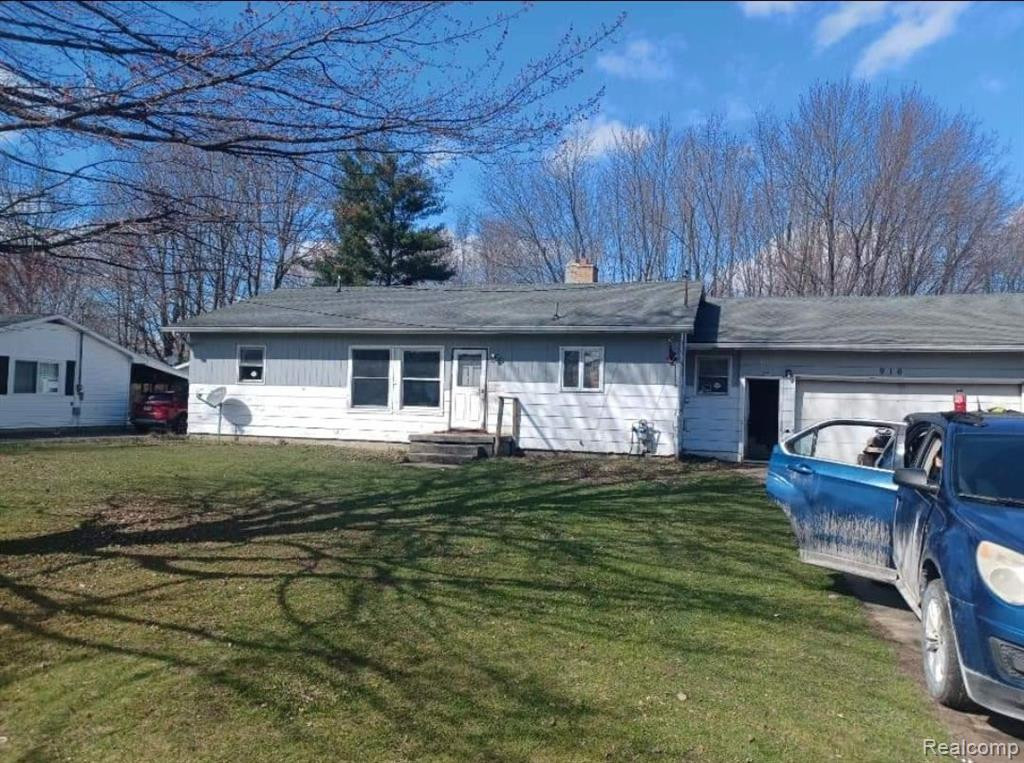 916 BENTLEY Street, Chesaning, MI 48616 — front exterior