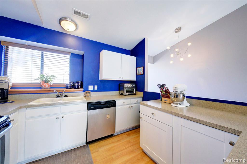 42793 LILLEY POINTE Drive, 144, Canton, MI 48187 — Photo 5