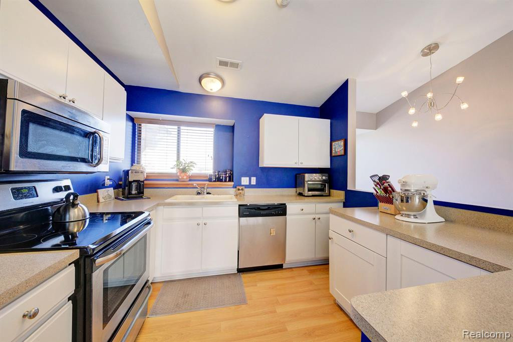 42793 LILLEY POINTE Drive, 144, Canton, MI 48187 — Photo 8