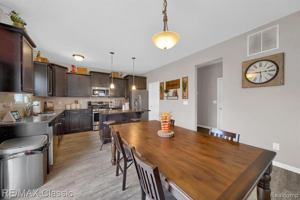 384 VENTURA, Howell, MI 48855 — Photo 8